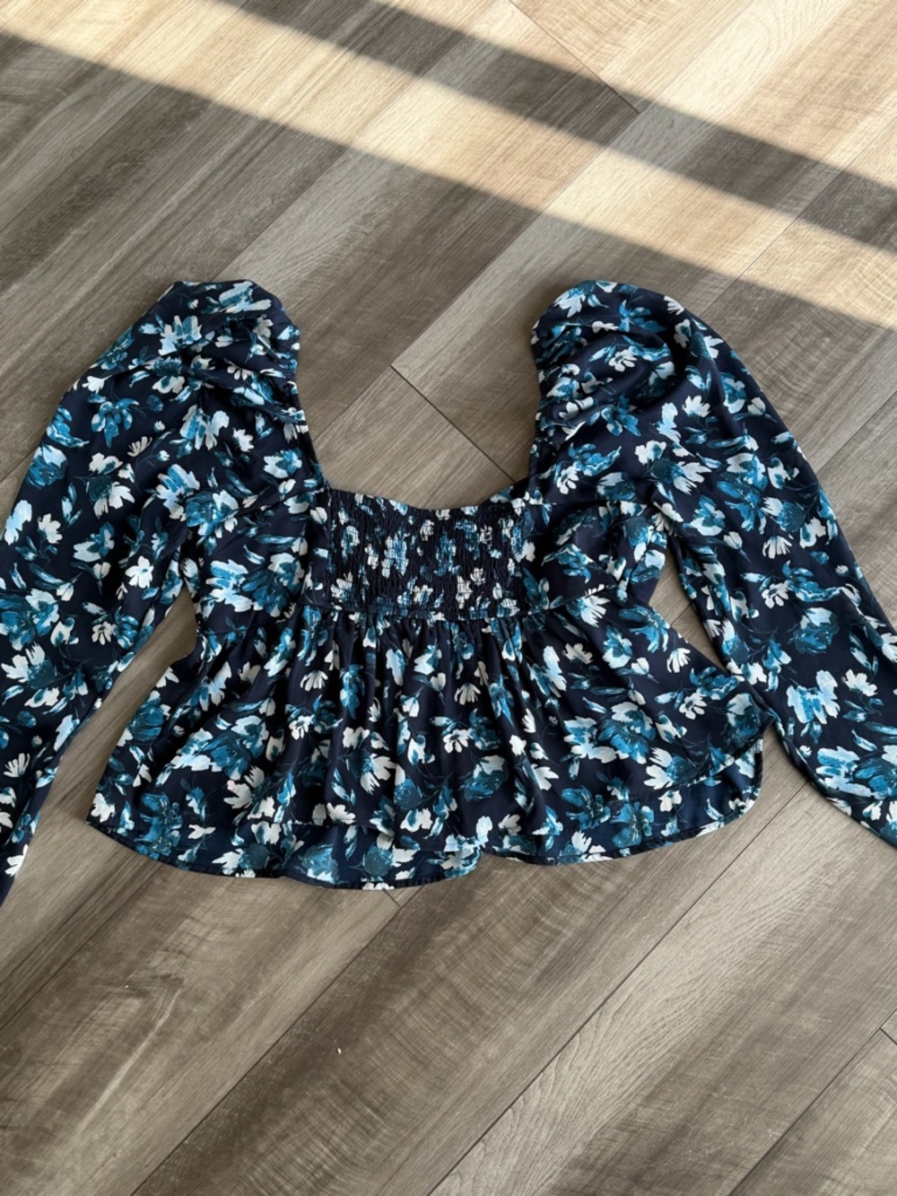 Abercrombie & Fitch Navy Blue Floral Puff-Sleeve Twist Front Peplum Blouse Sz L - Picture 3 of 6